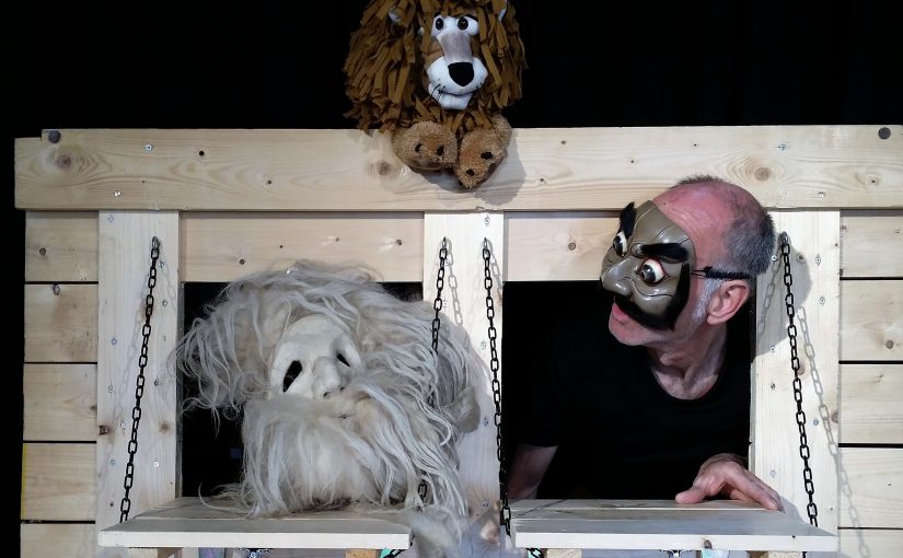 Maskervoorstelling: Out of the Box