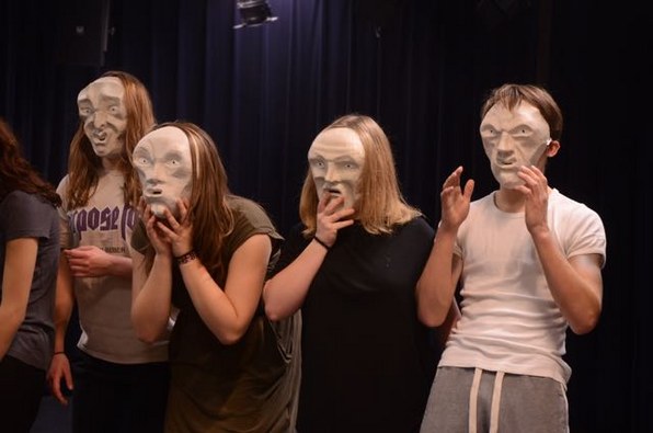 Maskerspel: maskers en emoties
